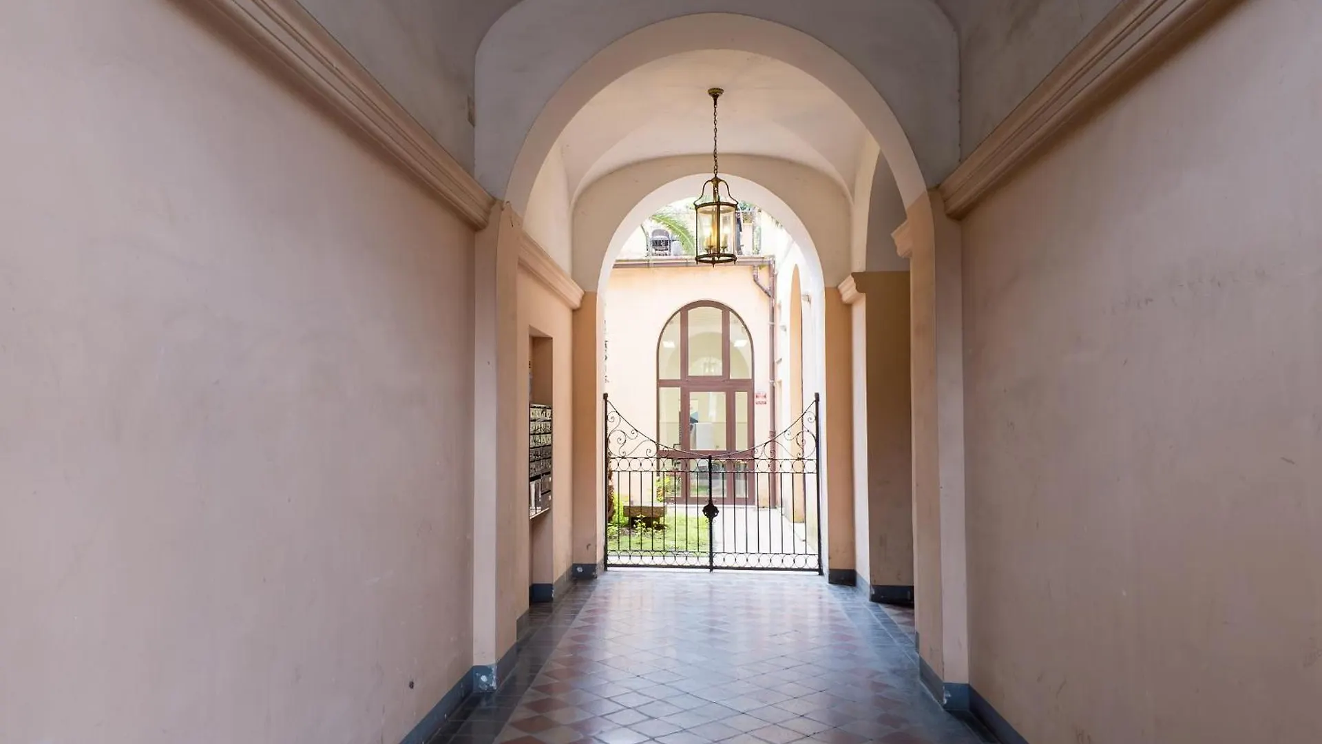 The Best Rent - Charming Flat Near Colosseo ローマ イタリア