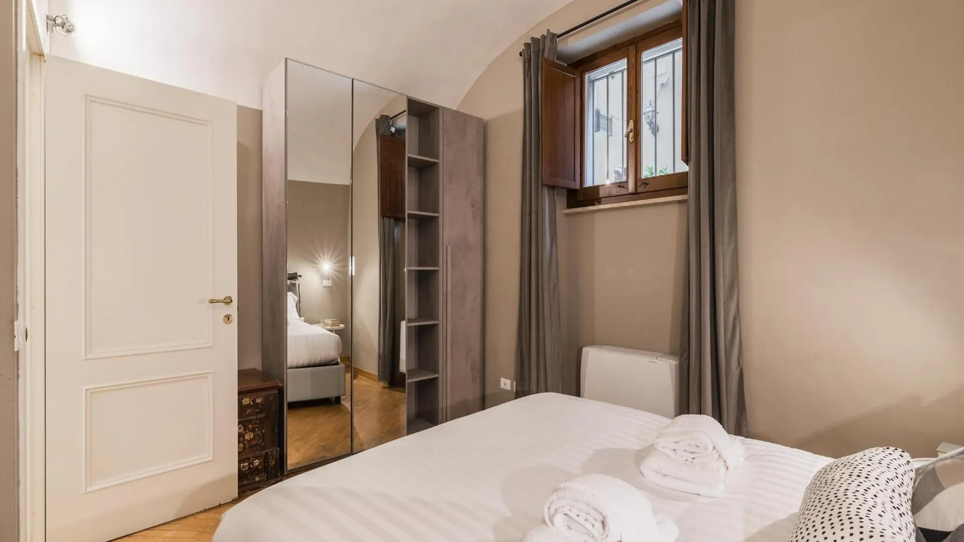 The Best Rent - Charming Flat Near Colosseo ローマ 0*,  イタリア